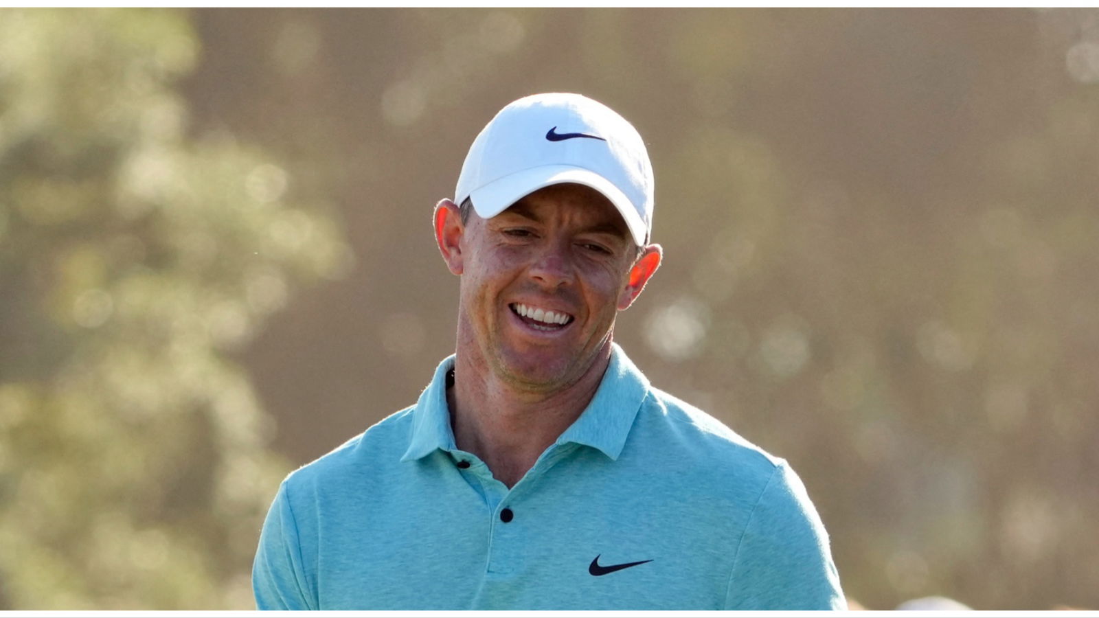 Rory McIlroy plants a kiss on Erica Stoll after dramatic (!) victory in Scotland